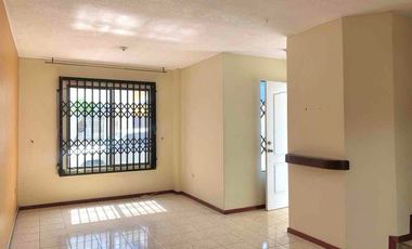 Eb Manta se vende casa de 3 dormitiorios. Sector Norte -  Urbanización Puerto Sol