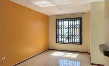 Eb Manta se vende casa de 3 dormitiorios. Sector Norte -  Urbanización Puerto Sol