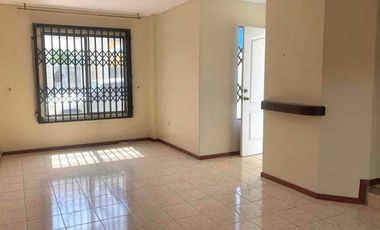 Eb Manta se vende casa de 3 dormitiorios. Sector Norte -  Urbanización Puerto Sol