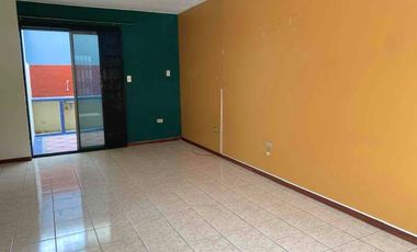 Eb Manta se vende casa de 3 dormitiorios. Sector Norte -  Urbanización Puerto Sol