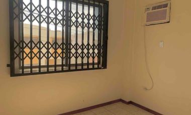 Eb Manta se vende casa de 3 dormitiorios. Sector Norte -  Urbanización Puerto Sol