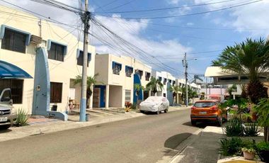 Eb Manta se vende casa de 3 dormitiorios. Sector Norte -  Urbanización Puerto Sol