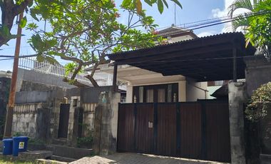 FOR RENT HUNIAN MINIMALIS 3 BR PRIVAT POOL LOCATION PREMIUM RENON