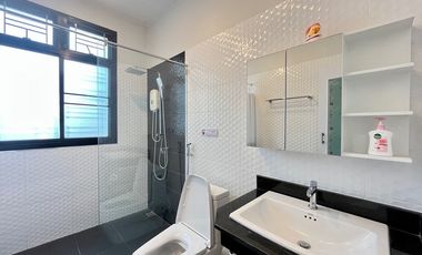 Elegant 5-Bedrooms, 4-Bathrooms Two-Storey Pool Villa near Ao Nang, Krabi