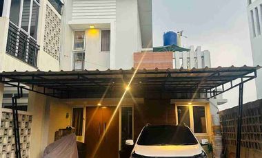 Dijual Cepat Rumah Mewah 3 Lantai di Perumahan Cinere Hill Town House