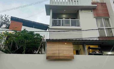Dijual Cepat Rumah Mewah 3 Lantai di Perumahan Cinere Hill Town House