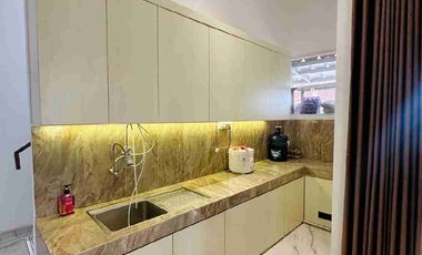 Dijual Cepat Rumah Mewah 3 Lantai di Perumahan Cinere Hill Town House