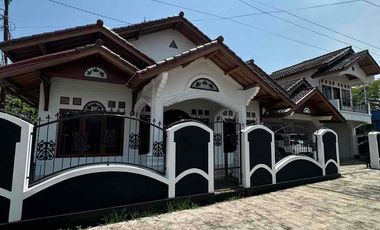 Rumah Classic tanah luas Siap Huni di tengah kota Sumedang