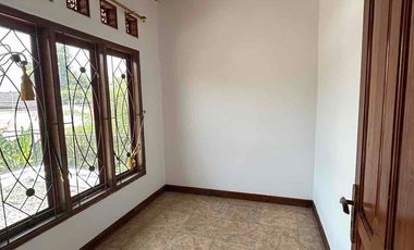 Rumah Classic tanah luas Siap Huni di tengah kota Sumedang