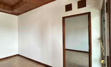 Rumah Classic tanah luas Siap Huni di tengah kota Sumedang