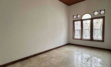 Rumah Classic tanah luas Siap Huni di tengah kota Sumedang