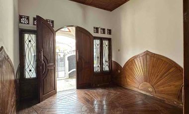 Rumah Classic tanah luas Siap Huni di tengah kota Sumedang