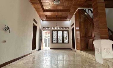 Rumah Classic tanah luas Siap Huni di tengah kota Sumedang