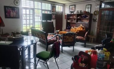 Dijual Rumah strategis di jalan raya sarijadi cocok untuk usaha