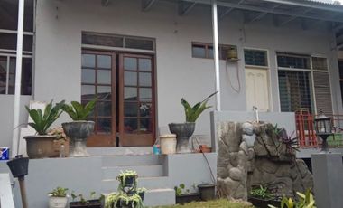 Dijual Rumah strategis di jalan raya sarijadi cocok untuk usaha