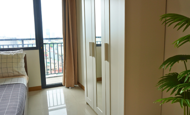 1 Bedroom with Balcony for Rent in Unit Red Residences in Makati City