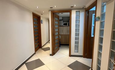 Venta de amplia Oficina para Inversión