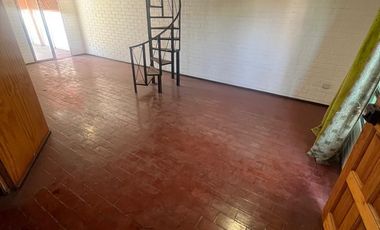 Casa Ampliada y Regularizada en Villa Los Héroes, Maipú.