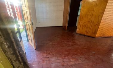 Casa Ampliada y Regularizada en Villa Los Héroes, Maipú.