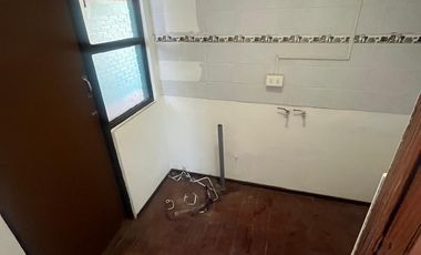 Casa Ampliada y Regularizada en Villa Los Héroes, Maipú.