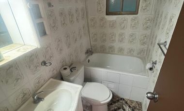 Casa Ampliada y Regularizada en Villa Los Héroes, Maipú.