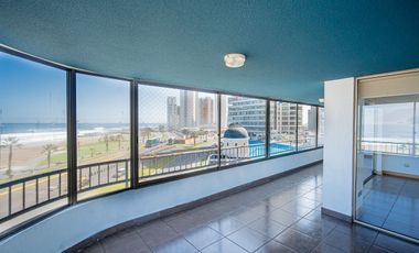 SE VENDE DEPTO EN COND. MAR EGEO.