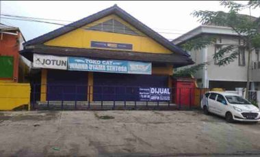 Dijual Ruko atau Showroom, Lokasi Strategis di Pinggir Jalan Raya Solo Karanganyar. Samping SPBU. Cocok untuk variasi mobil, 
audio mobil, bengkel, kuliner, kantor, dll,
