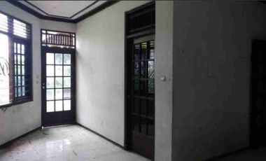 Dijual Ruko atau Showroom, Lokasi Strategis di Pinggir Jalan Raya Solo Karanganyar. Samping SPBU. Cocok untuk variasi mobil, 
audio mobil, bengkel, kuliner, kantor, dll,