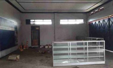 Dijual Ruko atau Showroom, Lokasi Strategis di Pinggir Jalan Raya Solo Karanganyar. Samping SPBU. Cocok untuk variasi mobil, 
audio mobil, bengkel, kuliner, kantor, dll,