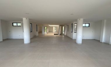 Edificio Comerdial de Tres Niveles, en Arriendo y Venta Barrio Santa Librada