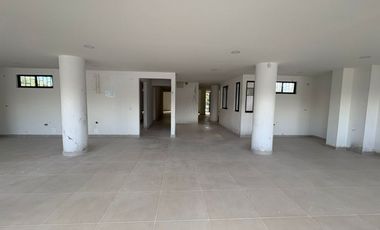 Edificio Comerdial de Tres Niveles, en Arriendo y Venta Barrio Santa Librada