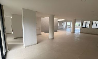 Edificio Comerdial de Tres Niveles, en Arriendo y Venta Barrio Santa Librada
