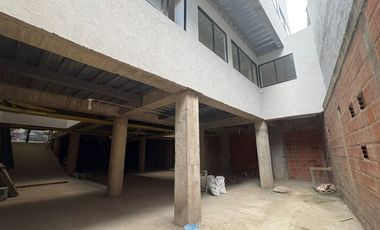 Edificio Comerdial de Tres Niveles, en Arriendo y Venta Barrio Santa Librada