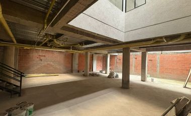 Edificio Comerdial de Tres Niveles, en Arriendo y Venta Barrio Santa Librada