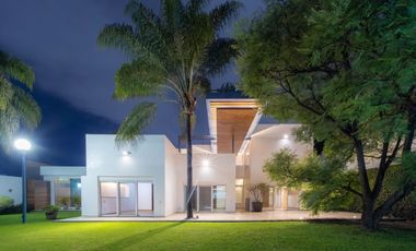 Casa con amplio Jardín en Bosques de Angelópolis