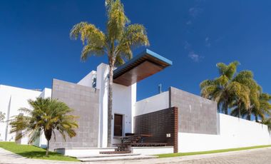 Casa con amplio Jardín en Bosques de Angelópolis