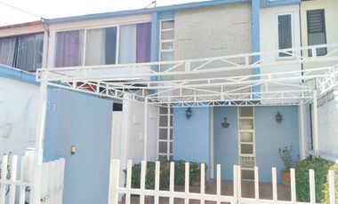 Casa En Venta En Valle De Los Pinos, Sta Monica, 3 Rec, 2.5 Baños, 1 Auto, Calle Cerrada