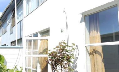 Casa En Venta En Valle De Los Pinos, Sta Monica, 3 Rec, 2.5 Baños, 1 Auto, Calle Cerrada