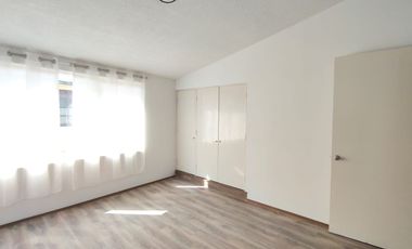 Casa En Venta En Valle De Los Pinos, Sta Monica, 3 Rec, 2.5 Baños, 1 Auto, Calle Cerrada