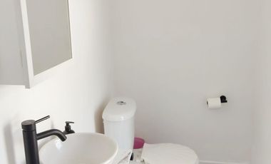 Casa En Venta En Valle De Los Pinos, Sta Monica, 3 Rec, 2.5 Baños, 1 Auto, Calle Cerrada