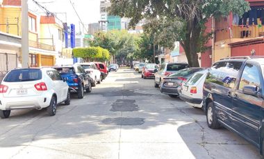 Casa En Venta En Valle De Los Pinos, Sta Monica, 3 Rec, 2.5 Baños, 1 Auto, Calle Cerrada