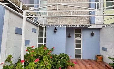 Casa En Venta En Valle De Los Pinos, Sta Monica, 3 Rec, 2.5 Baños, 1 Auto, Calle Cerrada