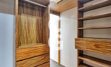 Casa en Venta en Cancun en Residencial Lagos del Sol con Alberca y Terraza Amplia