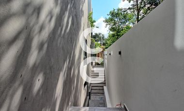 Casa en Venta en Cancun en Residencial Lagos del Sol con Alberca y Terraza Amplia