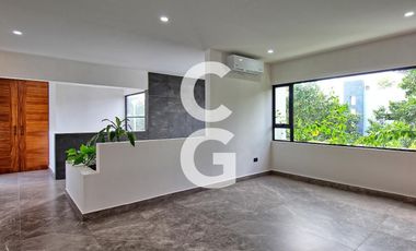 Casa en Venta en Cancun en Residencial Lagos del Sol con Alberca y Terraza Amplia