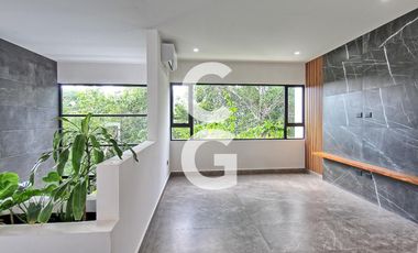 Casa en Venta en Cancun en Residencial Lagos del Sol con Alberca y Terraza Amplia