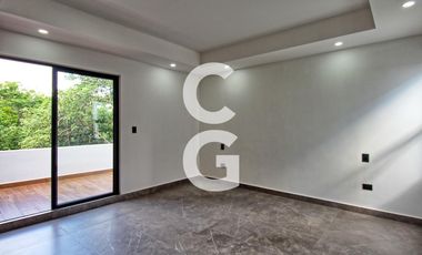 Casa en Venta en Cancun en Residencial Lagos del Sol con Alberca y Terraza Amplia