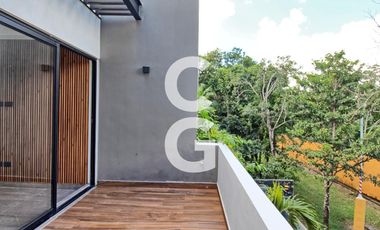 Casa en Venta en Cancun en Residencial Lagos del Sol con Alberca y Terraza Amplia