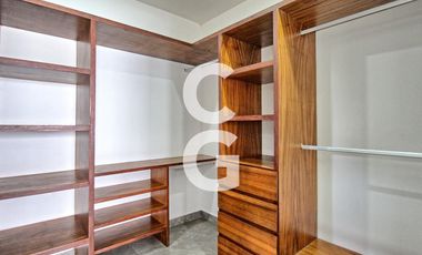 Casa en Venta en Cancun en Residencial Lagos del Sol con Alberca y Terraza Amplia