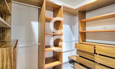 Casa en Venta en Cancun en Residencial Lagos del Sol con Alberca y Terraza Amplia